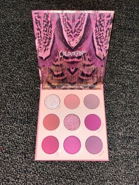 Fine feathered palette